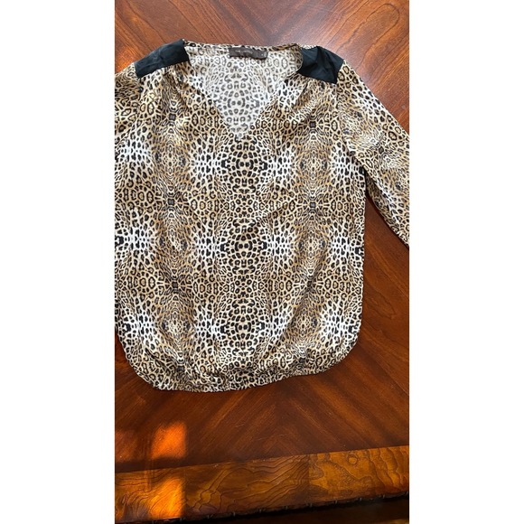 The Limited Animal Print V Neck women's 3/4‎ sleeve top size small - Picture 5 of 8